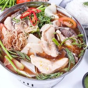 Lẩu cá tầm nấu măng chua