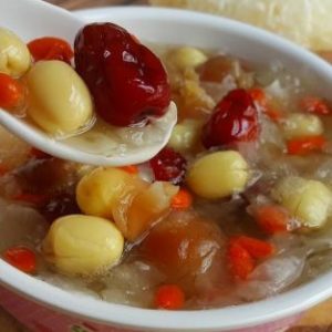 Chè nhãn nhục táo đỏ