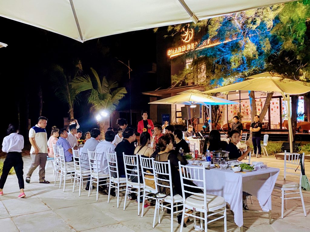 tiệc ca sỹ phi hùng tại HỒ TRÀM