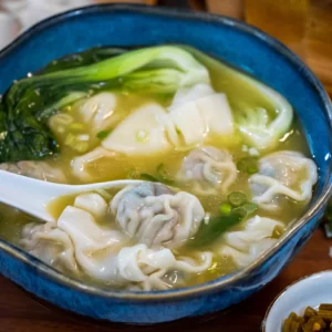 Súp hoành thánh sườn non
